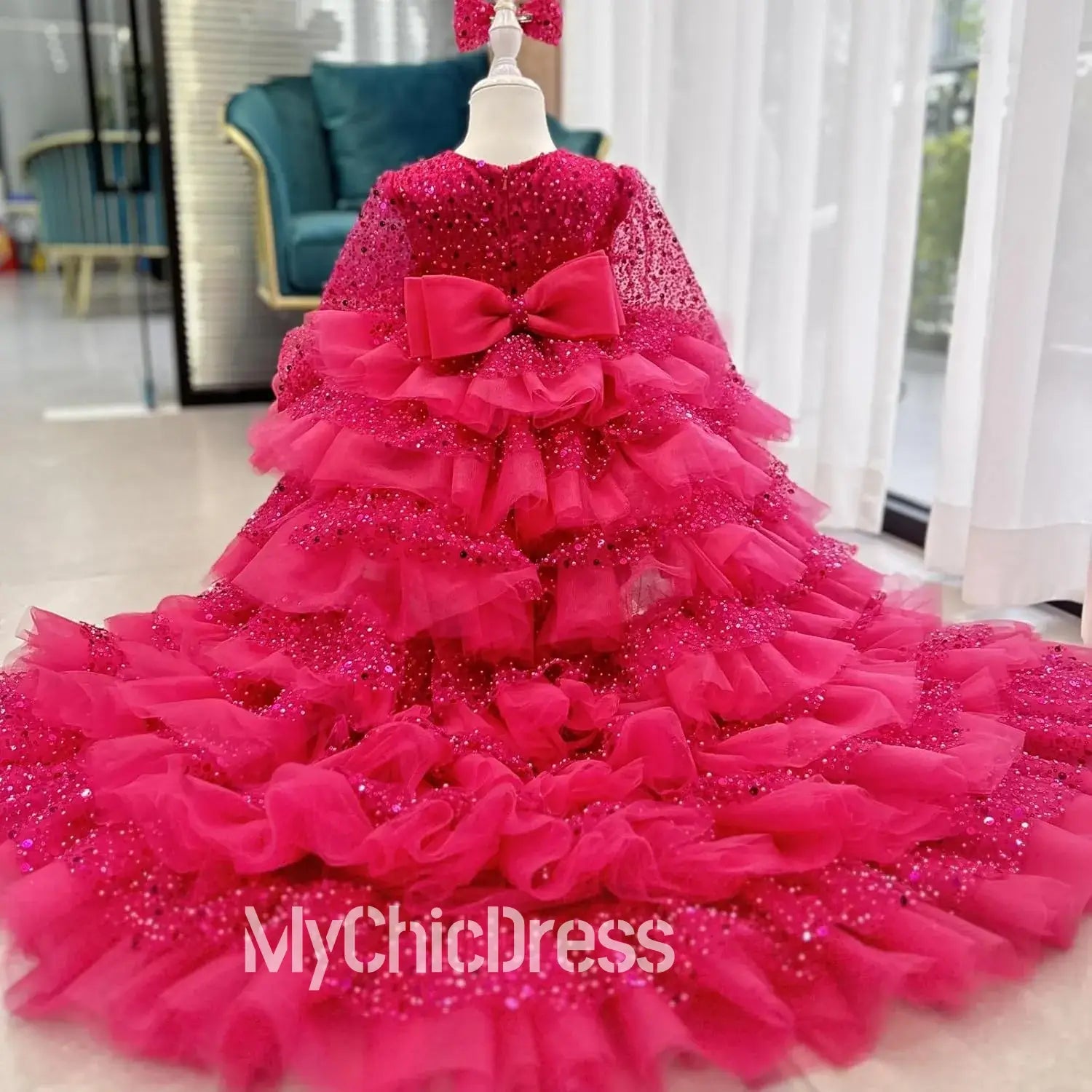 Sequin Red Wedding Party Dress Long Sleeves Mini Quince Dress with Train