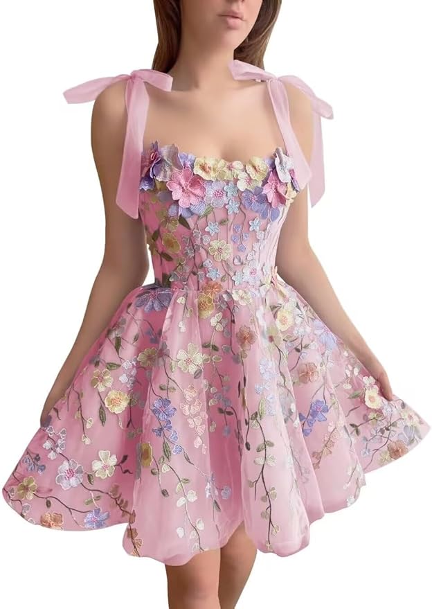 Vestido de fiesta corto de tul lavanda con flores 3D