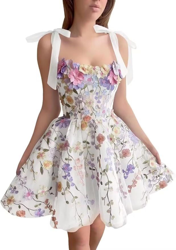 Vestido de fiesta corto de tul lavanda con flores 3D