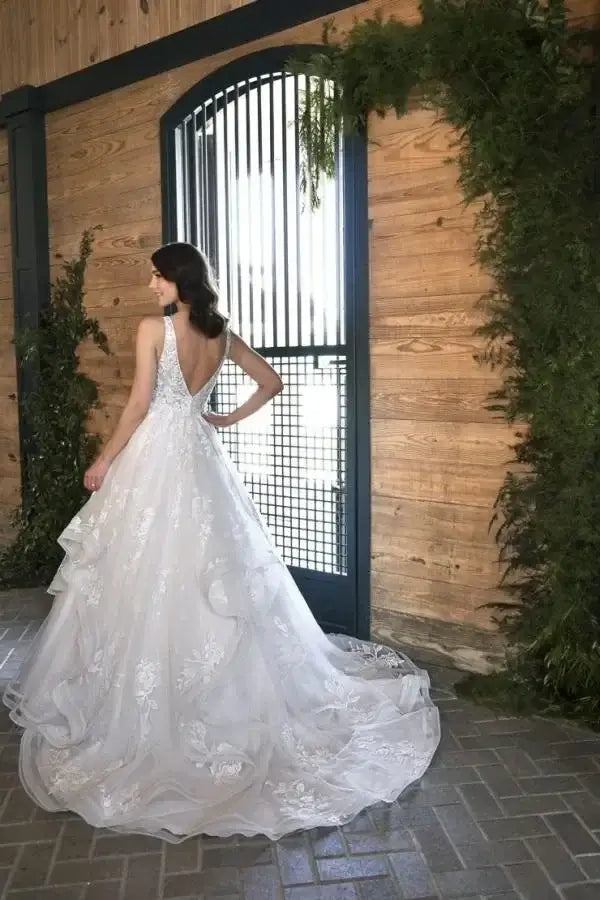 Sleeveless V-neck Lace A-Line Wedding Dresses With Appliques
