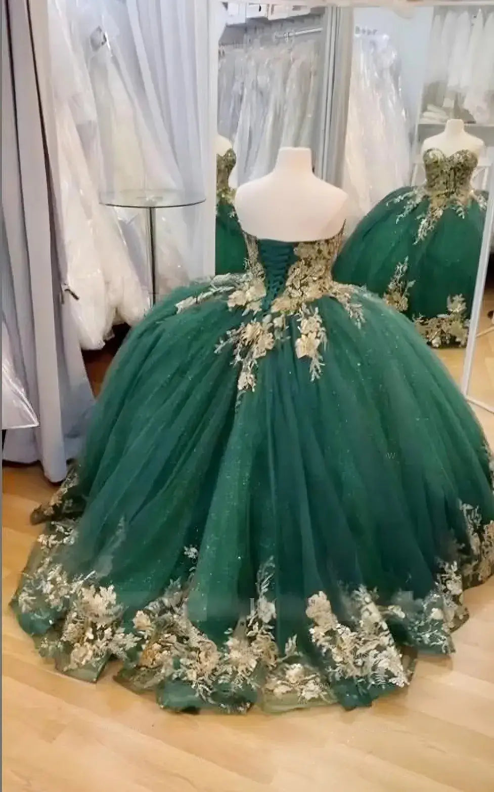 Sweetheart Emerald Green Quince Dresses Gold Appliques Sweet 15