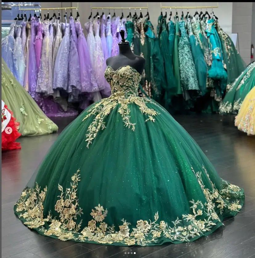 Sweetheart Emerald Green Quince Dresses Gold Appliques Sweet 15