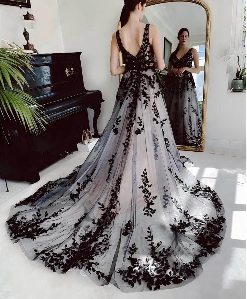 Unique Black Lace Wedding Dresses V Neck Sleeveles Sweep Train