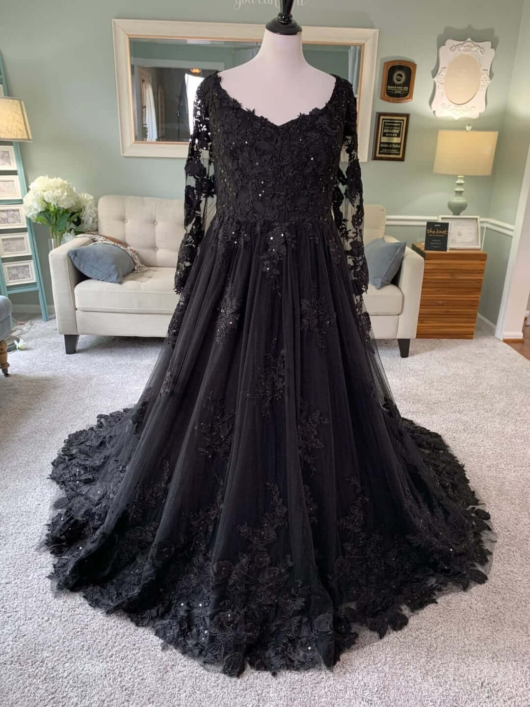 Vintage Black Lace Gothic Wedding Dress Long Sleeve V Neck