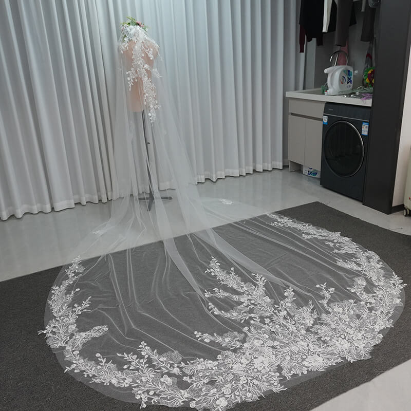Velo de novia catedral con aplicaciones de encaje marfil blanco para novias