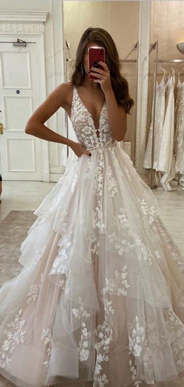 A Line Lace Vintage Wedding Dresses V Neck Sleeveless Bridal Gown
