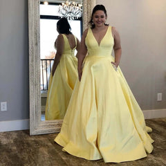 A Line 2024 Plus Size Yellow Satin Prom Dresses V-Neck with Beading Pockets