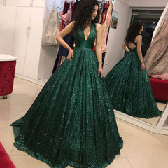 2024 Hot Green Sequined Prom Dresses Long V Neck Ball Gown Quinceanera Dresses
