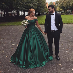 Off Shoulder Emerald Green Sweetheart 16 Quince Dresses Satin Lace Prom Dress