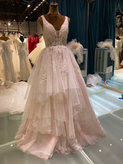 A Line Lace Vintage Wedding Dresses V Neck Sleeveless Bridal Gown